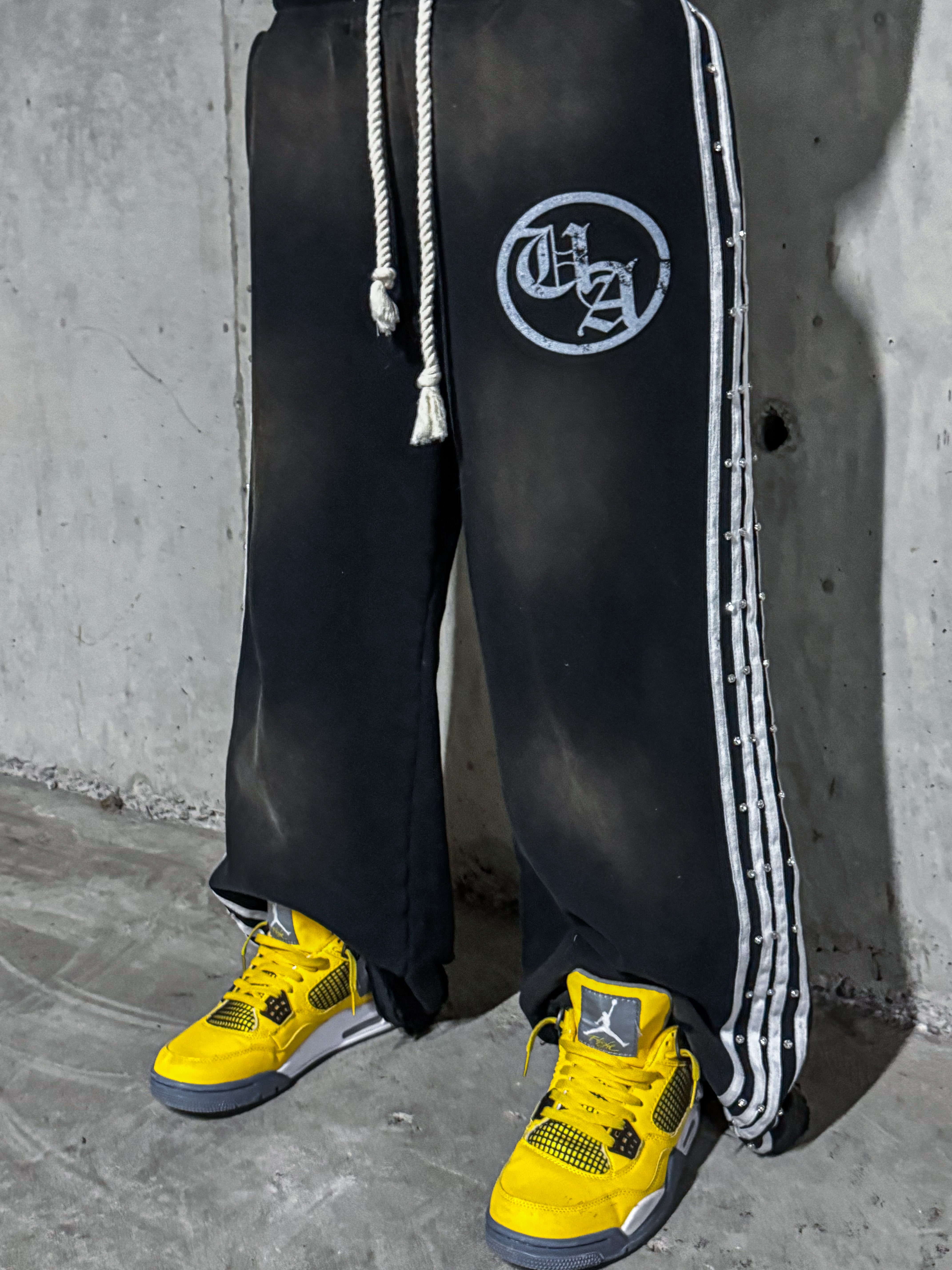 Onyx Daze Sweats